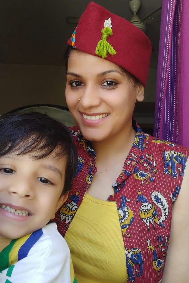 कैनवास पर कल्पनाओं के रंग