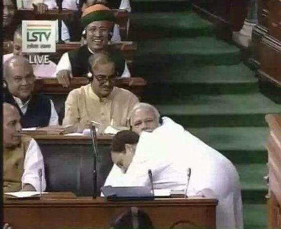 मोदी नहीं, मतदाताओं के गले लगे राहुल