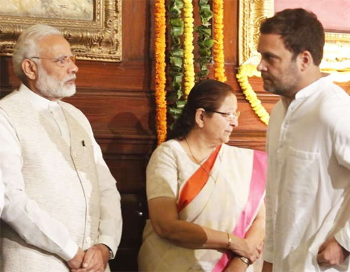 संसद की लड़ाई अब सड़क पर