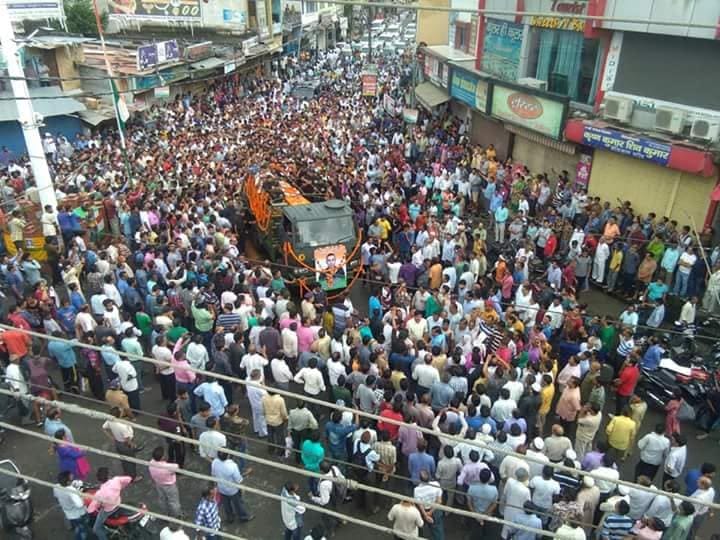 शहीद की अंतिम यात्रा पर उमड़ी भीड़