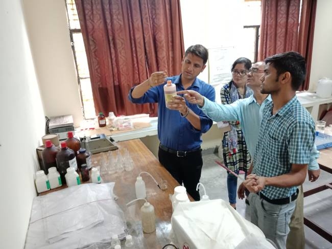 ऑफिस से नदारद कर्मचारी