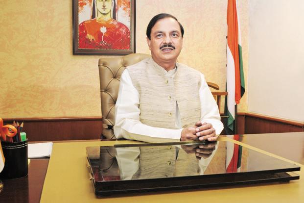 रन-वे पर दौड़ते महेश शर्मा