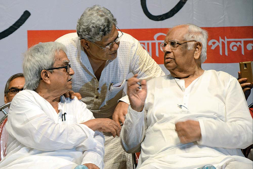 …और ढह गया लालगढ़