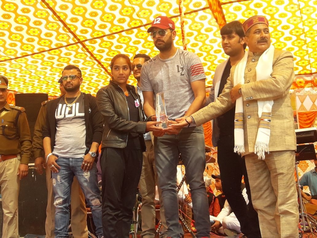 क्रिकेट के नाम पर करोड़ों का खेल