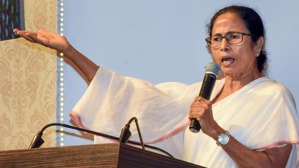 बर्खास्तगी के कगार पर ममता सरकार