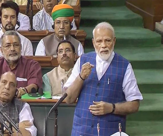 कांग्रेस फिर मोदी के निशाने पर  