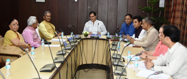 सदन में कमजोर सरकार
