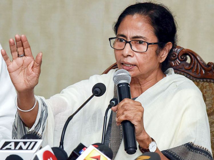 अब दुर्गा पूजा पर केंद्र और ममता में ठनी