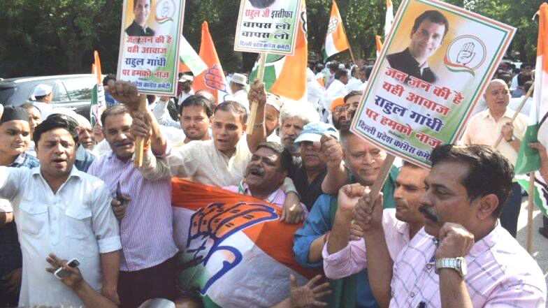 राहुल गांधी को मनाने के लिए अनशन पर कांग्रेसी