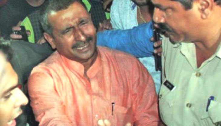 बीजेपी विधायक कुलदीप सिंह सेंगर समेत 11 लोगों पर मुकदमा दर्ज