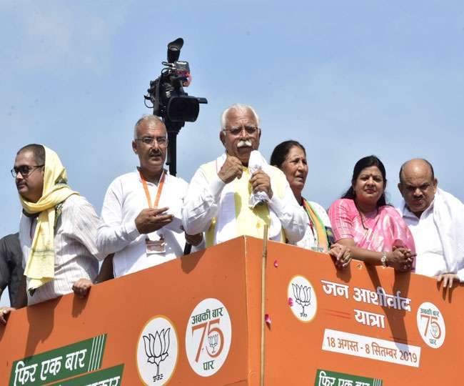 हरियाणा सीएम की यात्रा में युवक ने लगाई आग