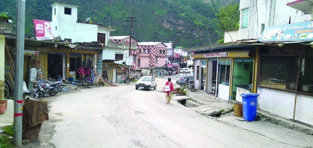 ऑल वेदर रोड से संकट में व्यवसायी