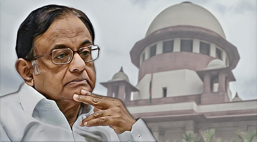 आदमी को चाहिए वक्त से डरकर रहे