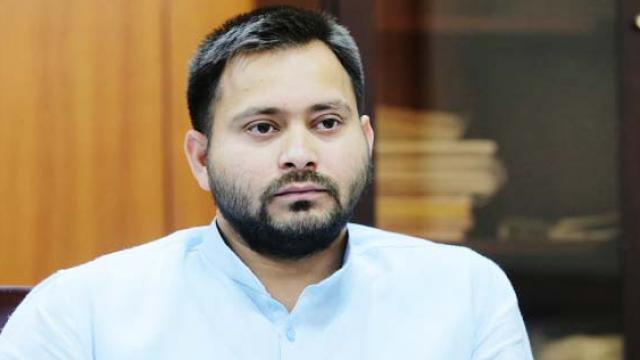 राजनीति से दूरी क्यों बनाए हुए है तेजस्वी यादव ? 
