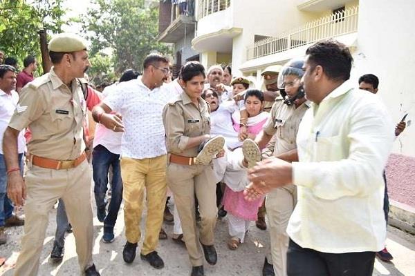 विधायक के उत्पीडन से त्रस्त भाजपा नेत्री ने खुद को किया आग के हवाले