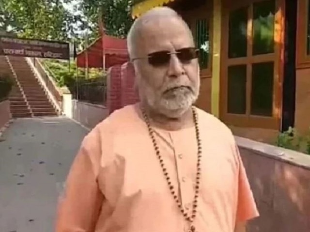 अब ‘स्वामी’ नही चिन्मयानंद, संतो ने भी किया बहिष्कृत