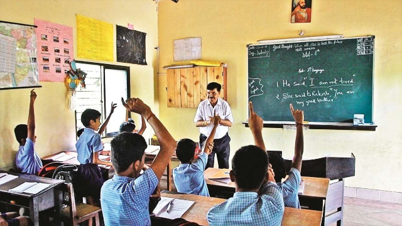 गुजरात के सरकारी स्कूलों में फेसिअल रिकग्निशन अटेंडेंस को लेकर हुआ बवाल 