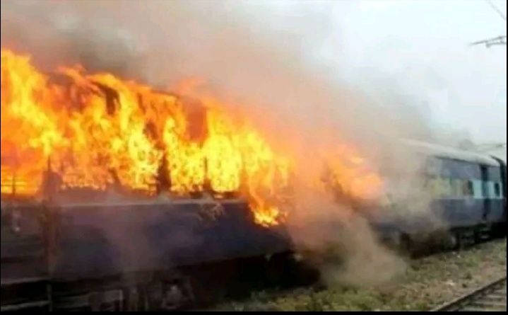 बर्निंग ट्रेन बनी ब्रह्मपुत्र मेल, यात्रियों में अफरातफरी