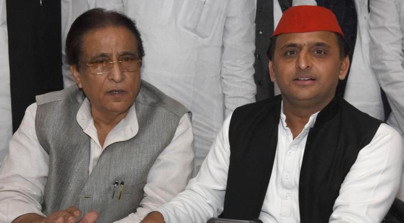 आजम का कंधा, अखिलेश का निशाना