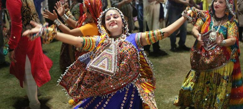 अब गरबा पर राजनीति, बजरंग दल का फरमान दूसरे धर्म दूर रहे 