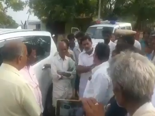 दलित होना सांसद का गुनाह, नही घुसने दिया गांव में