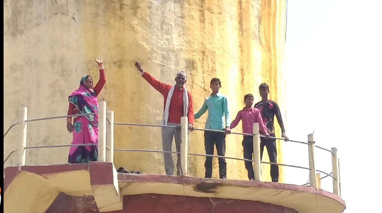लखनऊ का काकोरी कांड:4 साल से न्याय की गुहार ,पानी की टंकी पर पूरा परिवार
