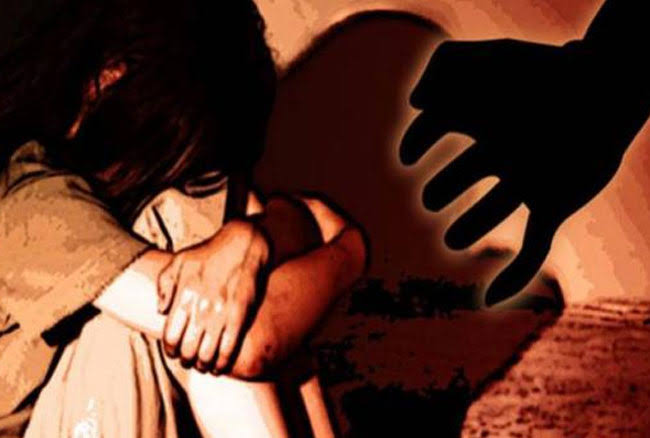 बाप -बेटी का रिश्ता हुआ तार-तार