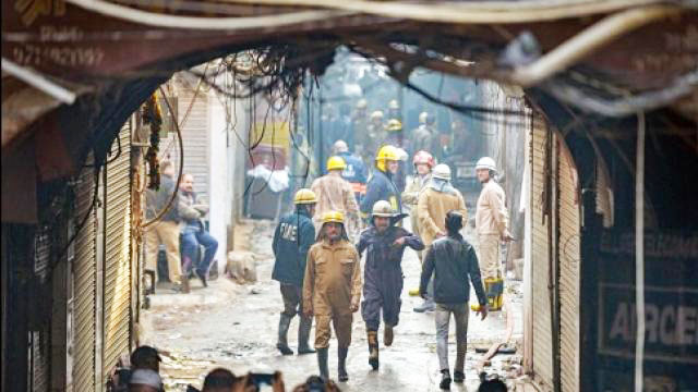 मौत बांटती अवैध  फैक्ट्रियां 