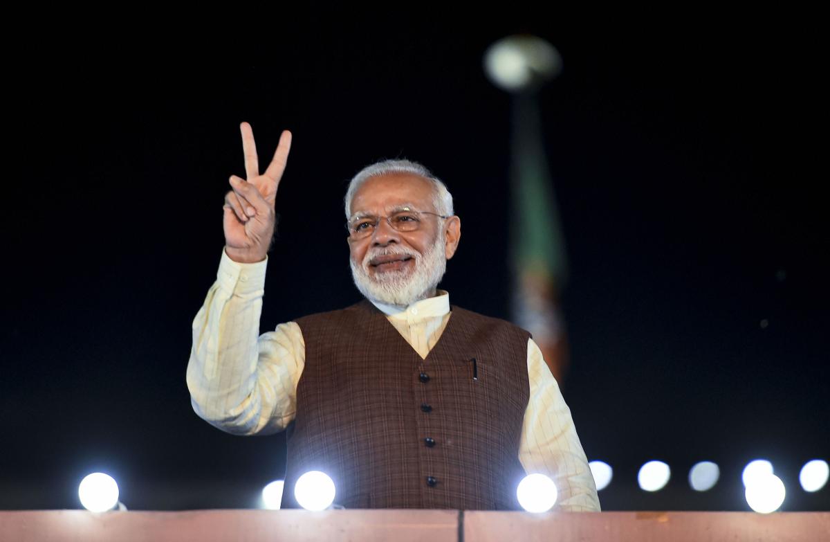 ‘आधी रात’ पर क्यों मेहरबान मोदी सरकार !