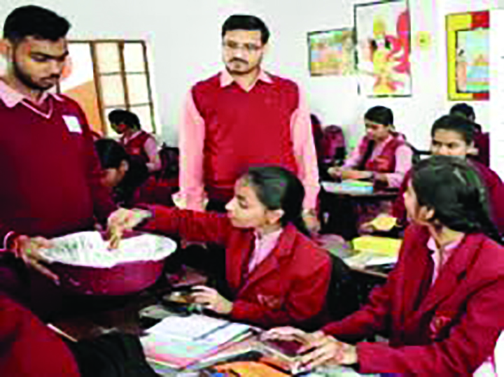 अपने हिस्से से दूसरों के भूख मिटाते बच्चे