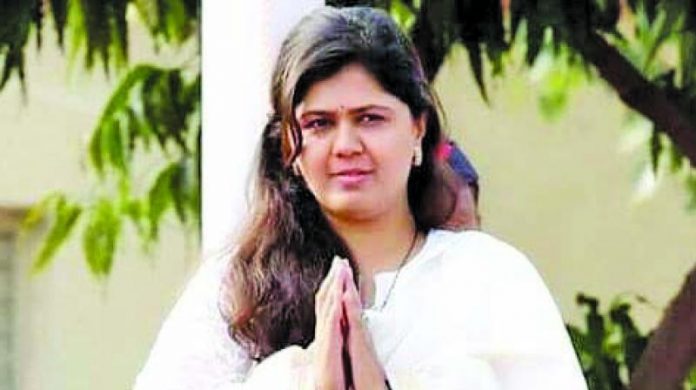 भाजपा से दूरी क्यों बना रही पंकजा मुंडे ?