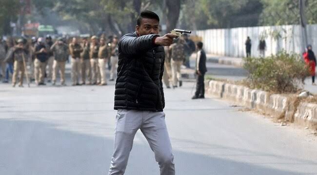 जामिया में एक शख्स ने की गोलीबारी, एक छात्र घायल