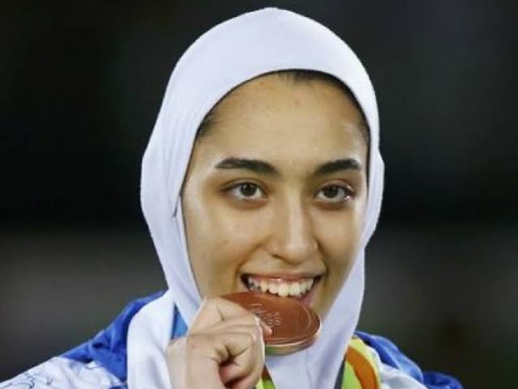 ईरान की इकलौती महिला ओलंपिक पदक विजेता ने क्यों छोड़ा देश?