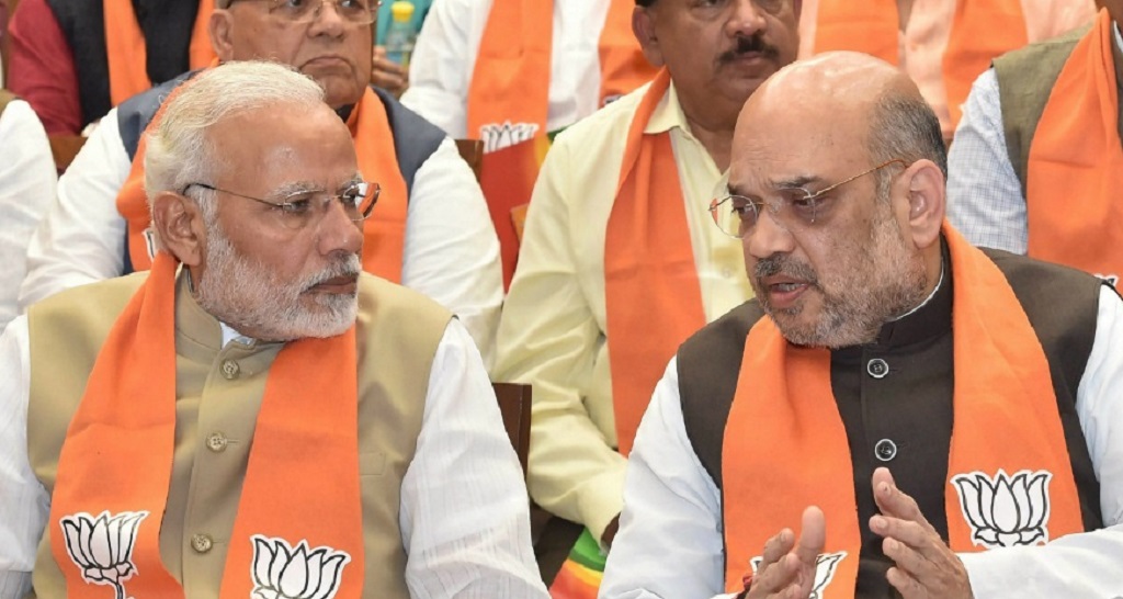 दिल्ली चुनाव जीतने के लिए BJP ने उतारे 240 सांसदों की फौज, घर-घर जाकर मांगेंगे वोट