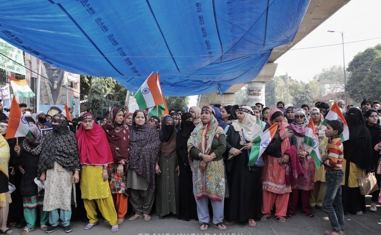 जामिया में पुलिस ने किया लाठीचार्ज, कई छात्र घायल