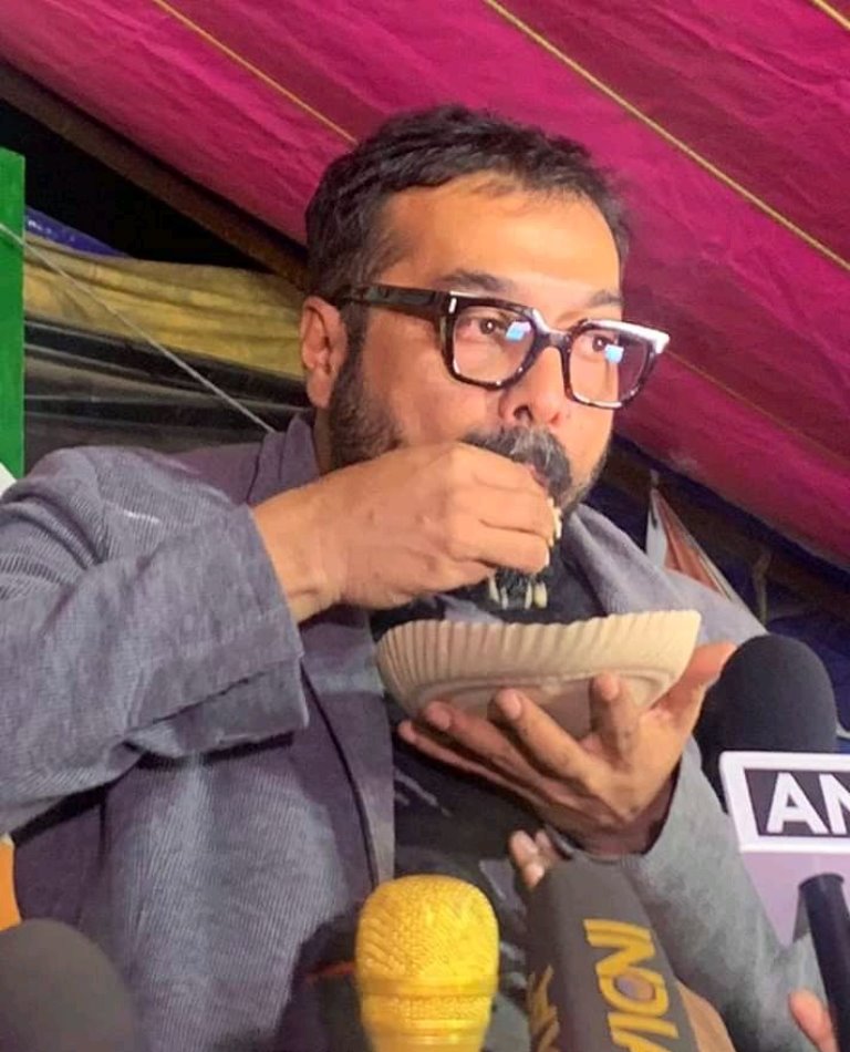 जामिया-शाहीन बाग पहुंचे अनुराग कश्यप, कहा पहले लगता था हम मर गए हैं यहां आकर लगा कि जिंदा हैं हम