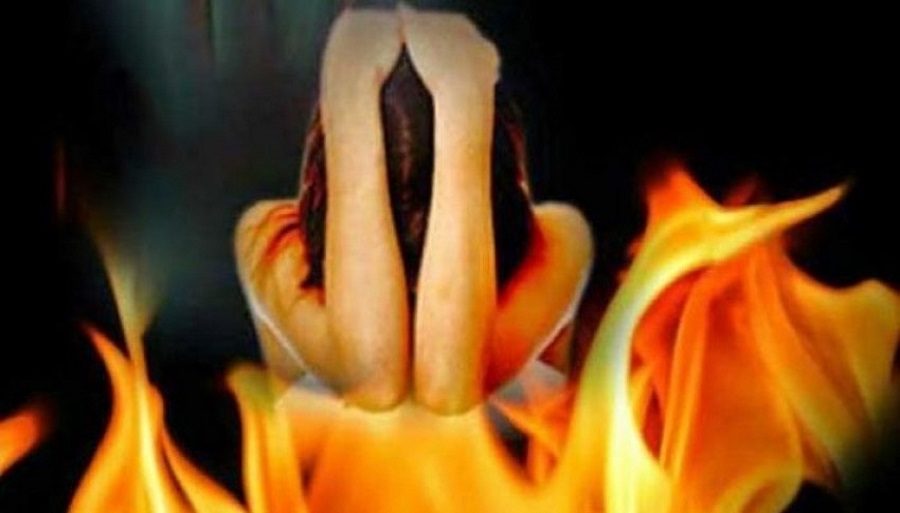 शादी टूटने के बाद प्रेमिका ने प्रेमी के घर पहुंच खुद को लगाई आग