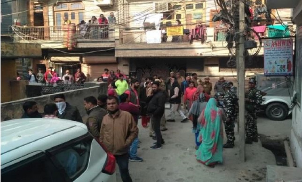 एक ही घर से मिले 5 लोगों का शव, आस-पास के इलाकों में मचा हड़कंप