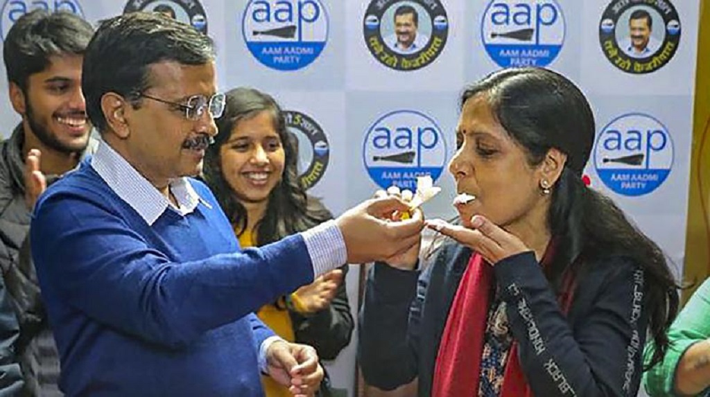 दिल्ली में जीत की हैट्रिक बना केजरीवाल का संयम