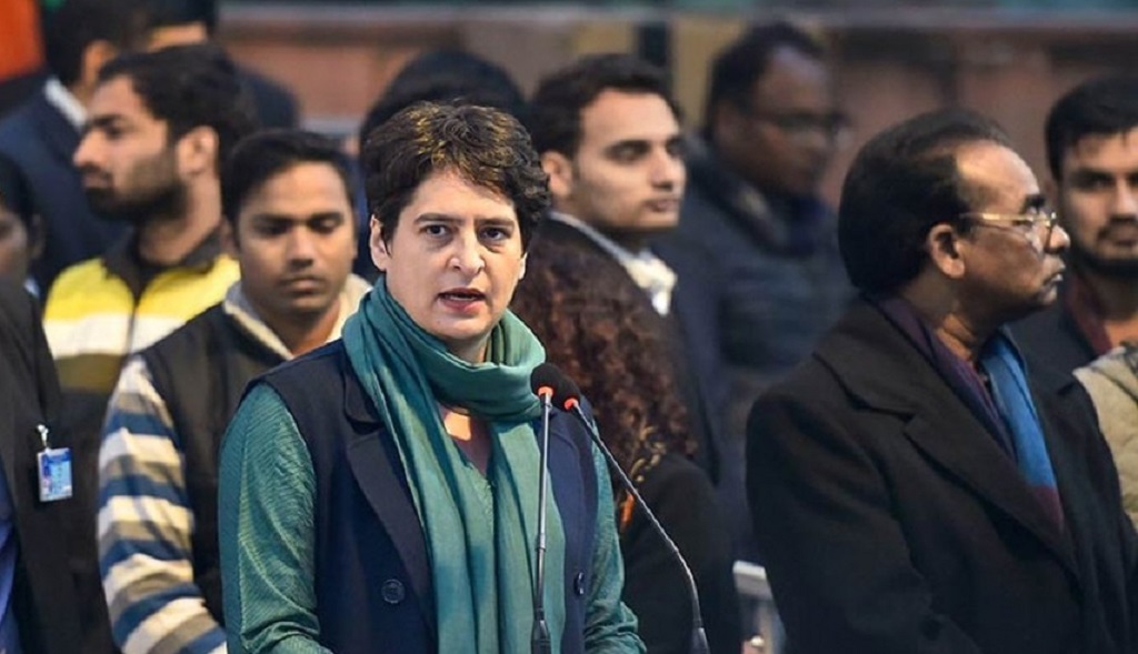 प्रियंका गांधी UP में कांग्रेस की खोई जमीन पाने के लिए युद्धस्तर पर जुटी