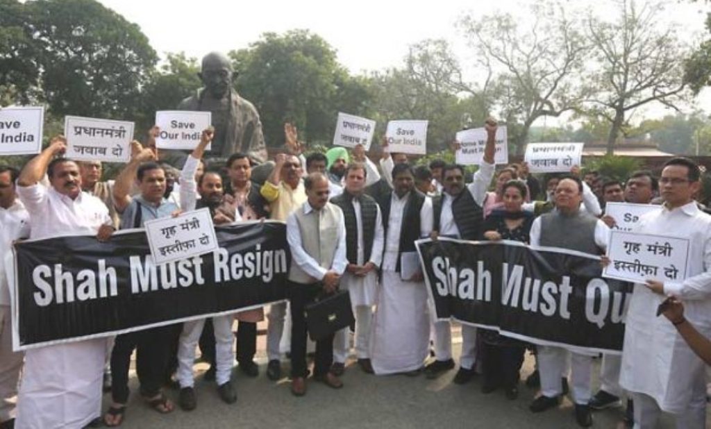 दिल्ली हिंसा को लेकर विपक्ष का संसद में हंगामा, मांगा अमित शाह का इस्तीफा