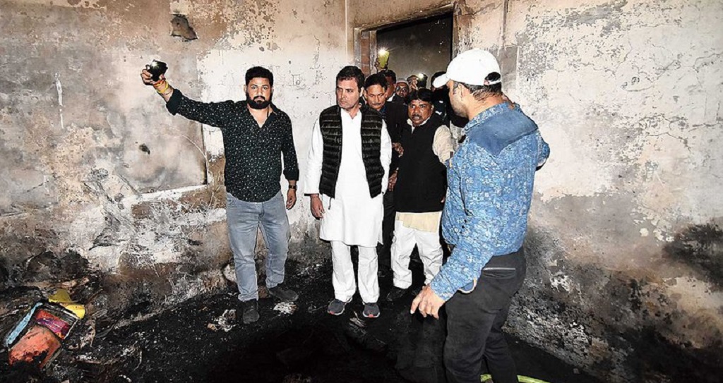 दिल्ली में हिंसा अब थम चुकी है पर सियासत हो गई है तेज