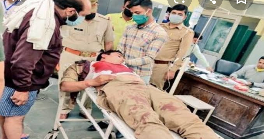 कोरोना से बचाने निकली पुलिस पर देश में क्यों हो रहे हमले?