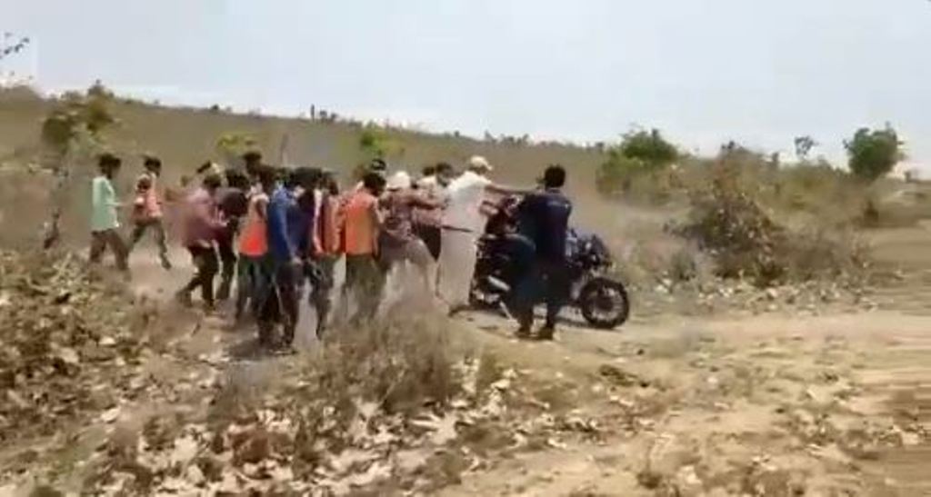 मध्य प्रदेश के देवास में सफाईकर्मियों पर हमला, पुलिस ने किया 4 लोगों को गिरफ्तार