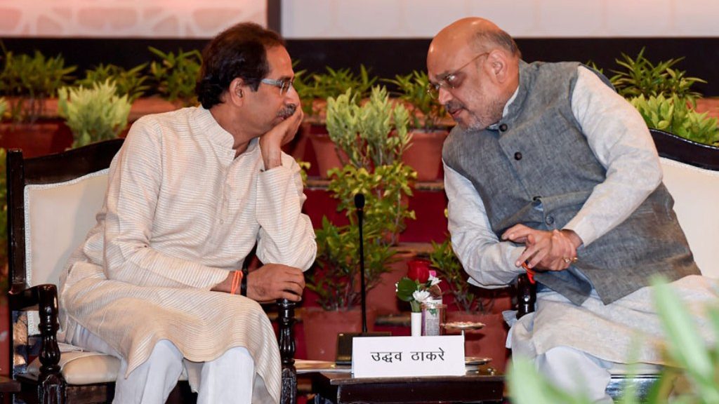 पालघर मॉब लिंचिंग की उद्धव ठाकरे से अमित शाह ने मांगी रिपोर्ट, दो पुलिसवाले सस्पेंड