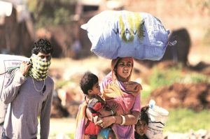 मजदूर दिवस पर मजबूर प्रवासी मजदूर, बिहार में घर वापसी पर राजनीति
