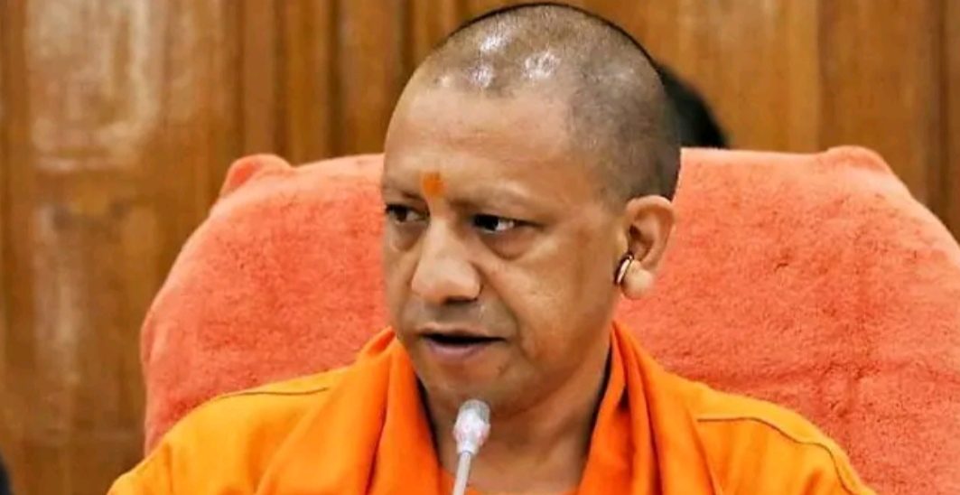 कोरोना संकट में भाजपा के विधायक ही गिरा रहे योगी का ग्राफ
