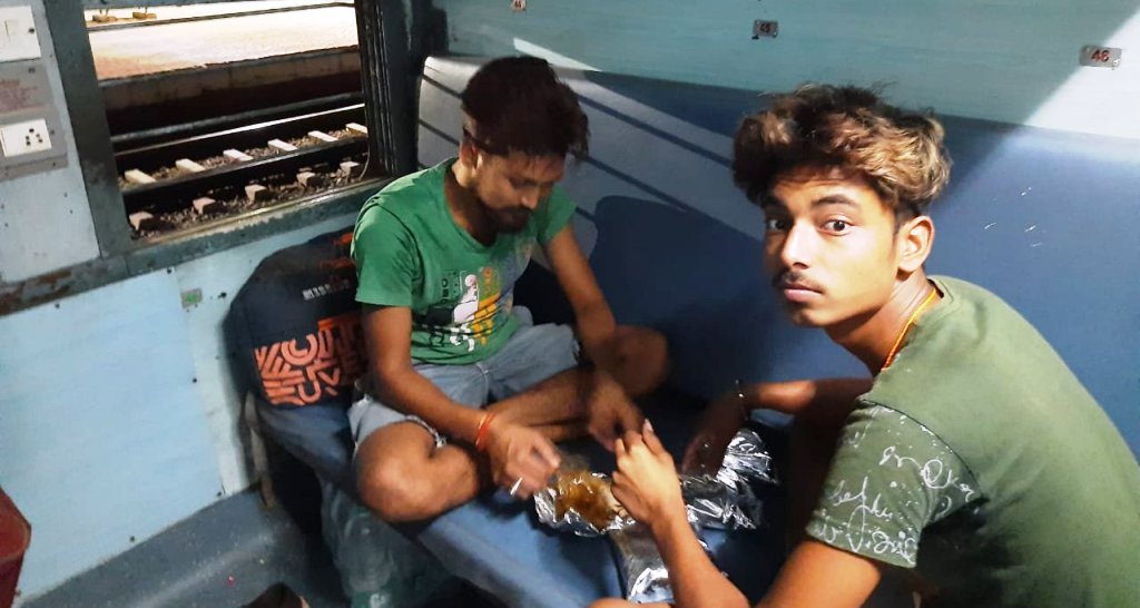 मजदूर दिवस पर मजदूरों को लेकर रवाना हुई ट्रेन, आज रात पहुंचेगी झारखंड