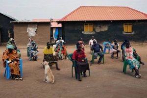 कोरोना: केन्या के लोग भूख से तड़प रहे बच्चों को पत्थर उबालकर दिलासा देने को मजबूर