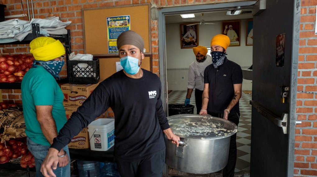 अमेरिका में निस्वार्थ भाव से लाखों लोगों का पेट भर रहे भारतीय सिख, दुनिया कर रही तारीफ